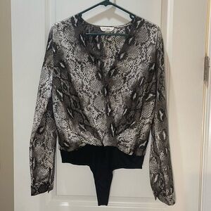 Eesome Chic Gray and Black Animal Print Bodysuit Long Sleeve Size S